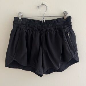 Lululemon tracker short 4” black, size 8